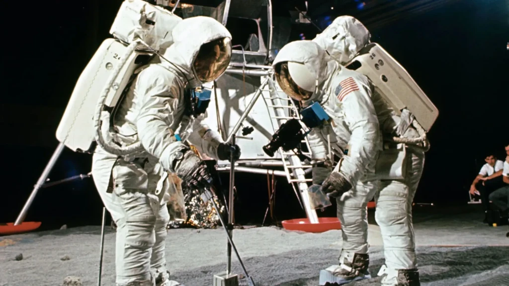 Artemis Apollo spacesuits